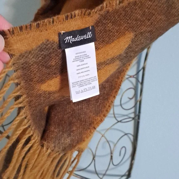 Madewell soft animal print scarf 80 x 16 inch acrylic - Picture 2 of 5
